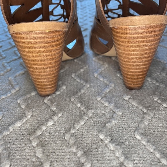 Vince Camuto Brown Elettra Style Heel with Box - Picture 5 of 14